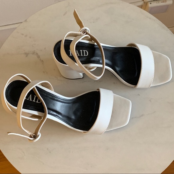 Block heeled sandals in white - Picture 2 of 5